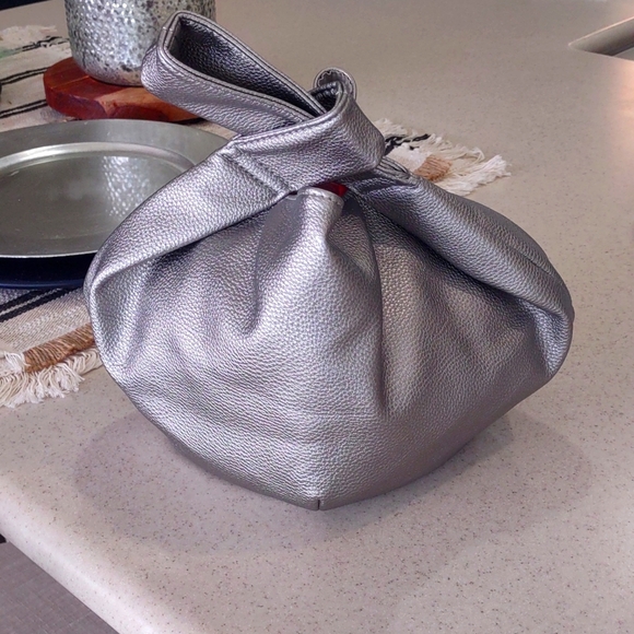 The drop silver metallic handbag NWOT - Picture 2 of 13